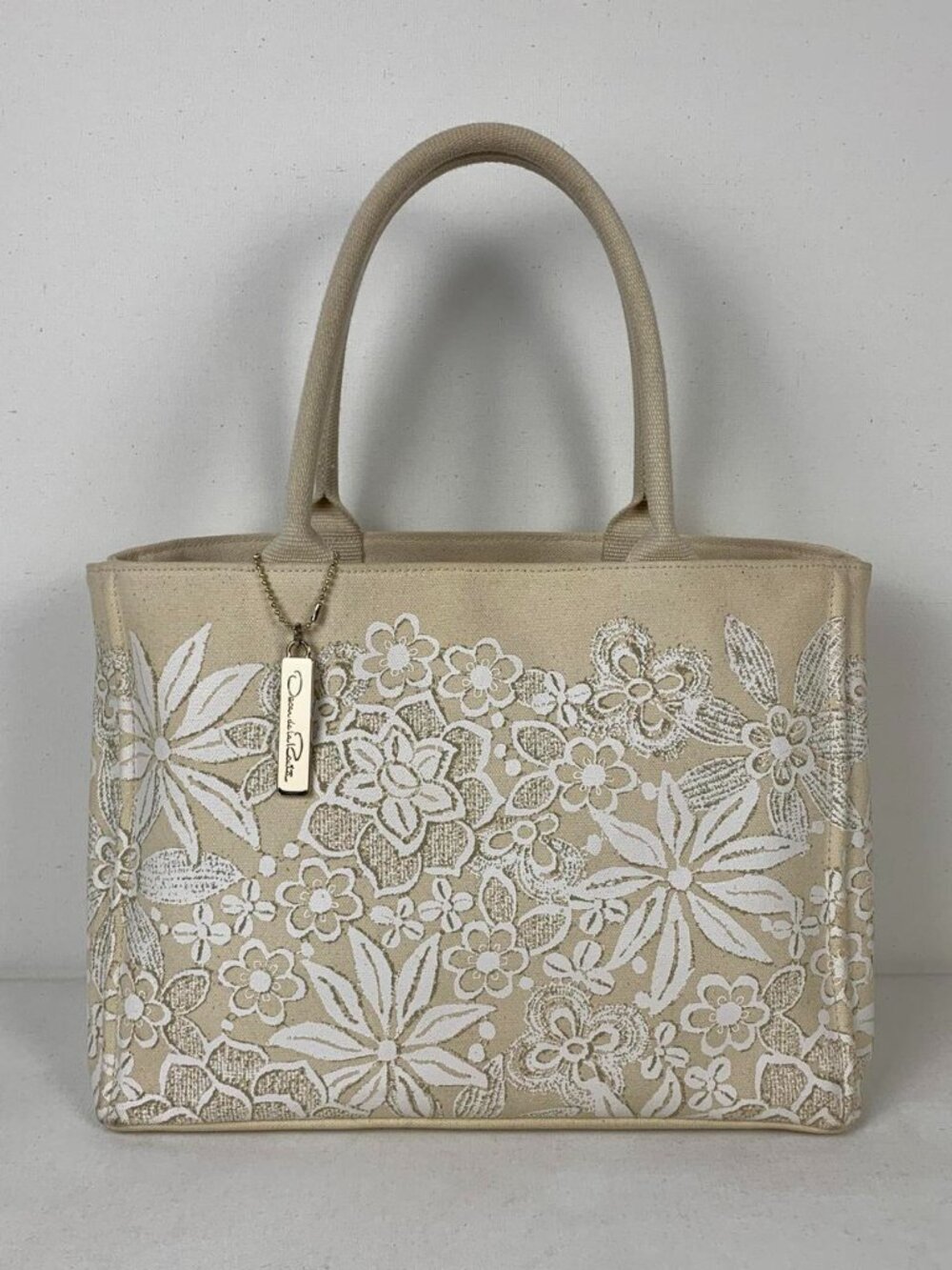 OSCAR DE LA RENTA Floral Canvas Tote Bag - Stylish Beige & White Design